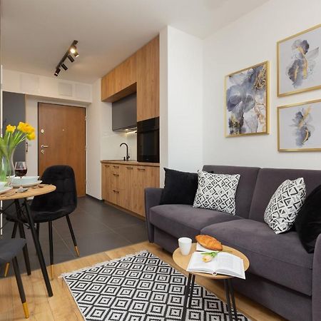 Warsaw Praga Kokoryczki Apartments With Parking By Noclegi Renters Екстер'єр фото